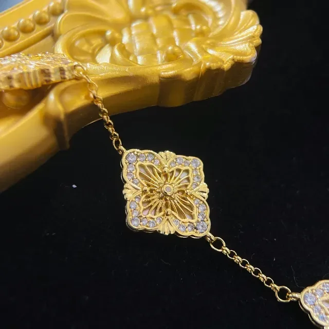 金色四叶草珍珠母贝镶嵌花卉图案手链 3