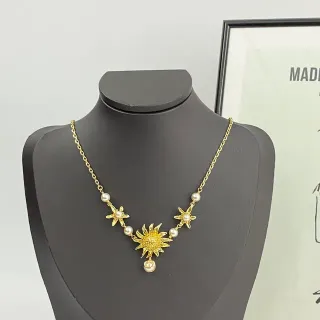 সোনালি টোন সূর্য ও তারা মোটিফ মুক্তা হার