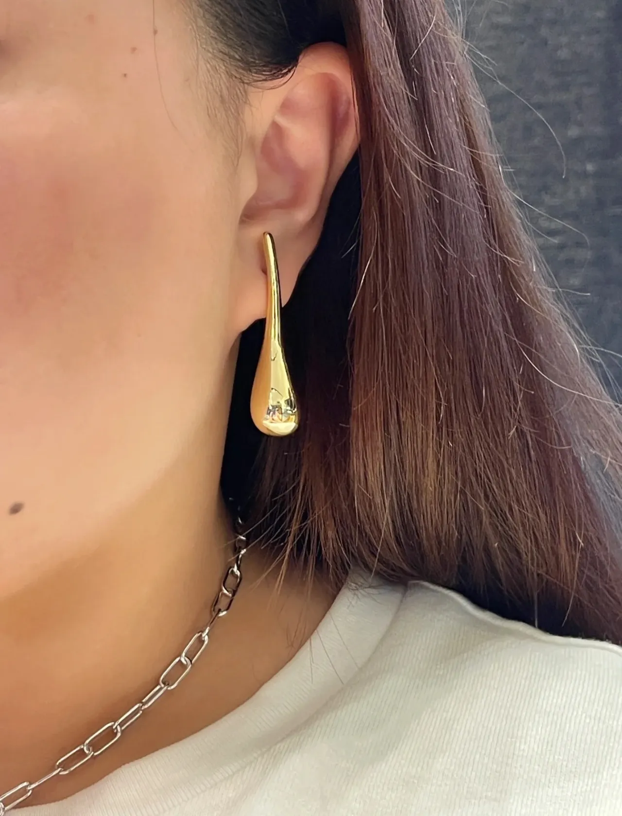 Gold-Toned Teardrop Dangling Earrings 2