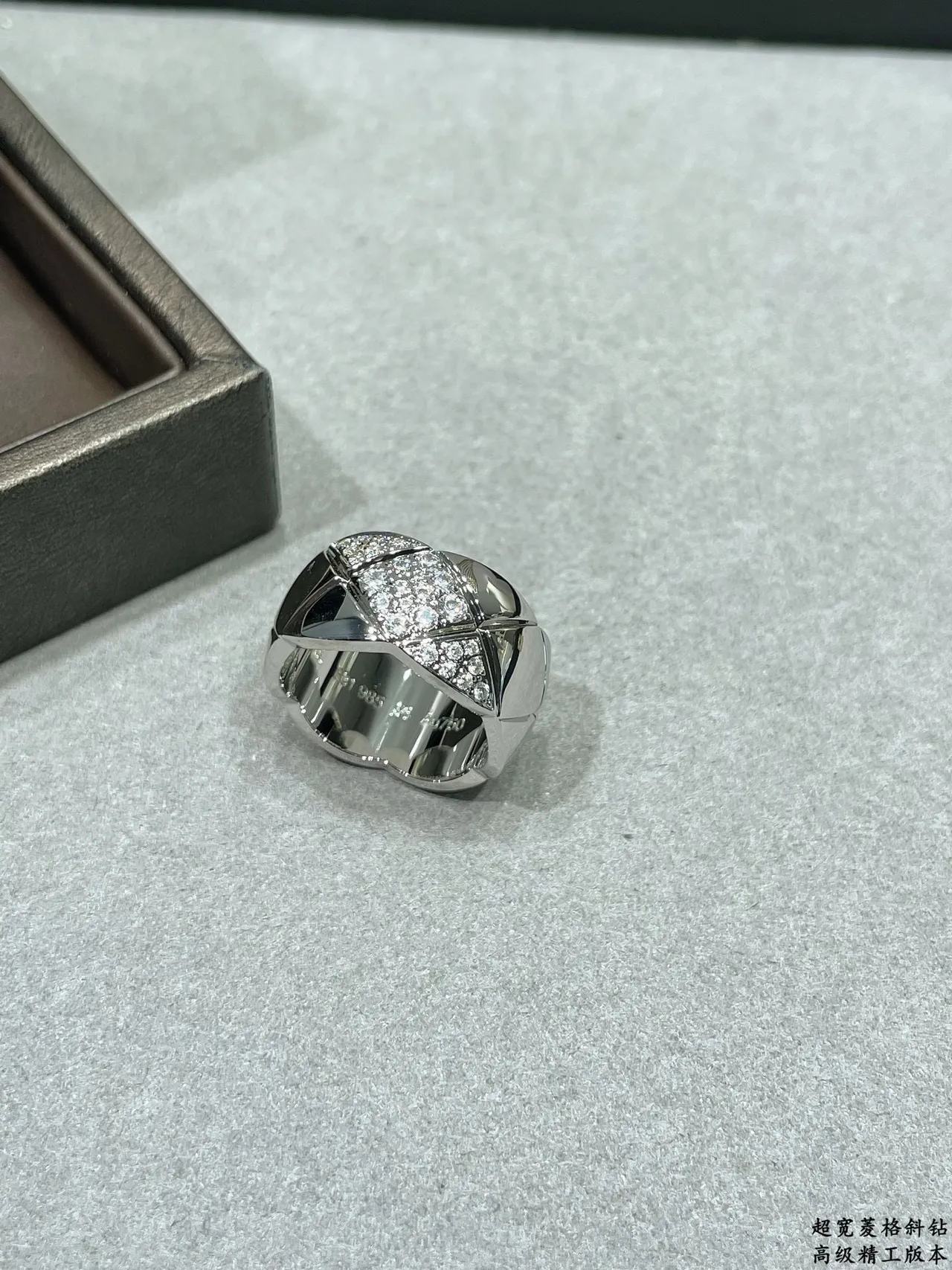 Gold White Geometric Faceted Band Pavé-Set Stones Ring 4