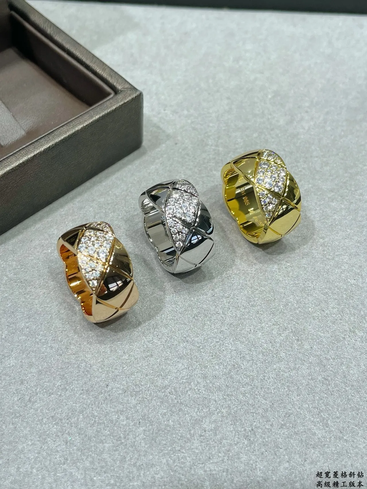 Gold White Geometric Faceted Band Pavé-Set Stones Ring 9