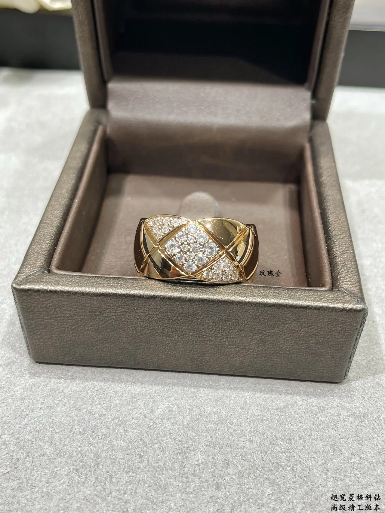 Gold White Geometric Faceted Band Pavé-Set Stones Ring 8