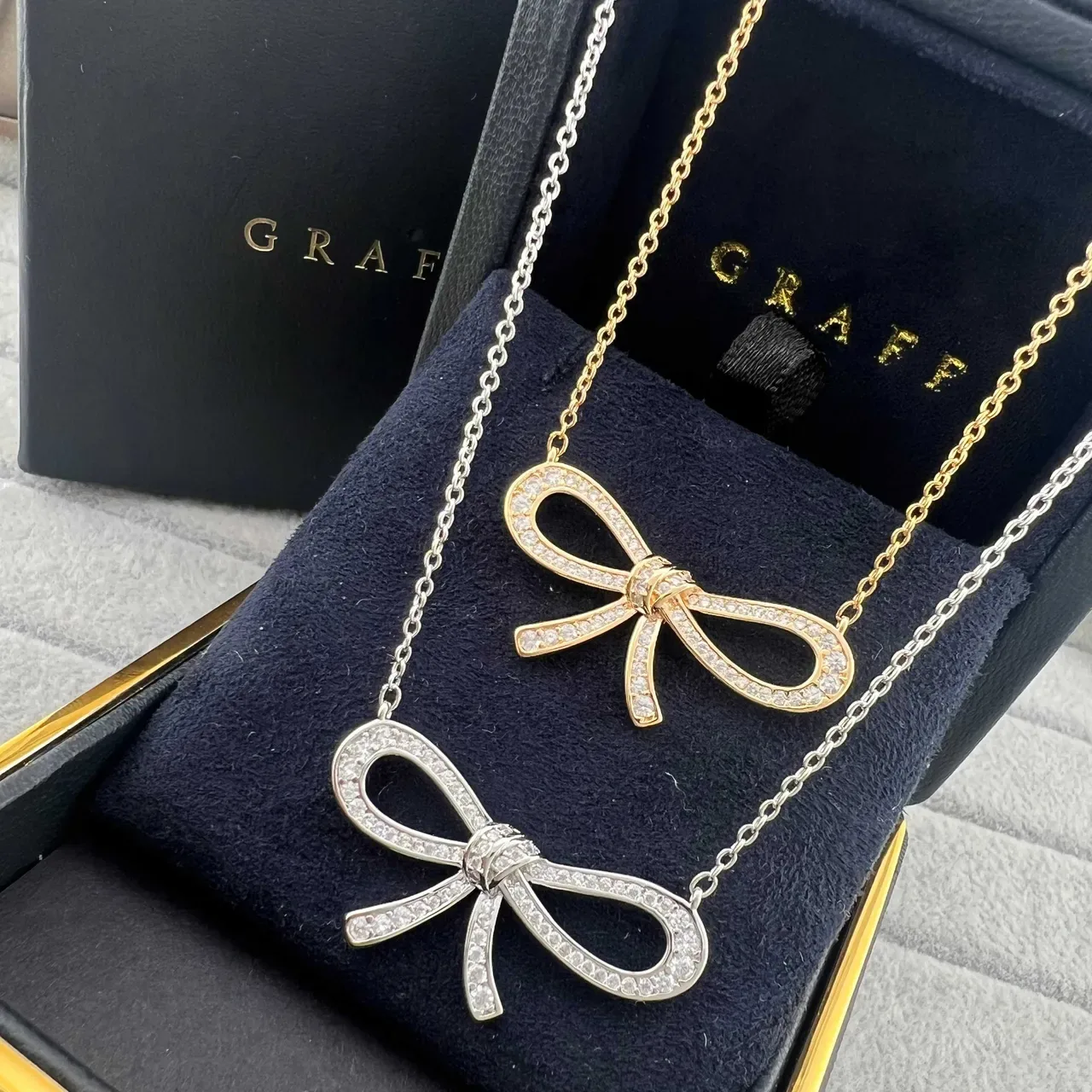 Graff Bow Gold Silver Pendant Pavé-Set Stones Necklace 7