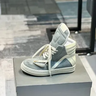 Zapatilla lifestyle alta en cuero hair-on-hide gris y off-white