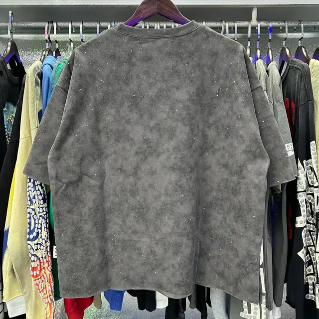 توب مقصوص oversized رمادي أسود 4