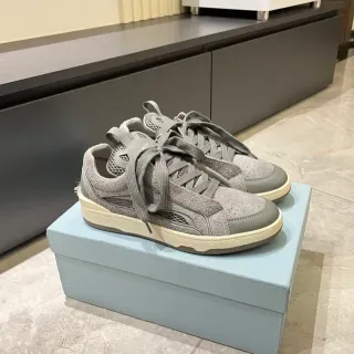 Zapatillas Lifestyle Gris de Material Mixto Perforadas con Cordones