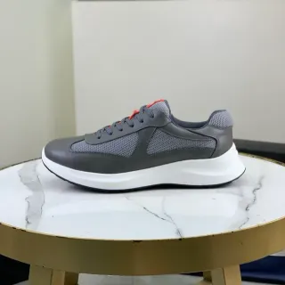 أحذية رياضية رمادي أبيض low-top بمواد مختلطة