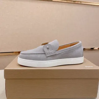 Loafer Moc-Toe de Ante Gris Blanco con Costuras