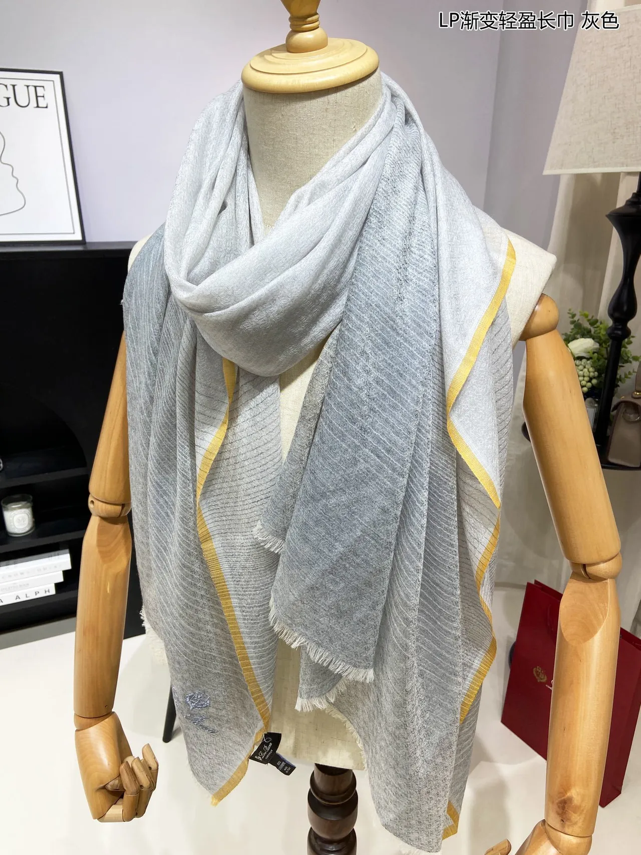 Chal gris amarillo degradado con ribete mostaza 7