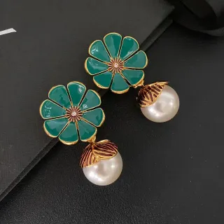 Dangle Joaeria Verde e Ouro Esmaltado Flor Pérola