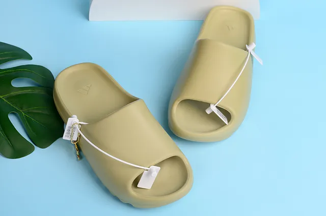 Green Molded Monochrome Sole Ribbed Outsole Slippers 4