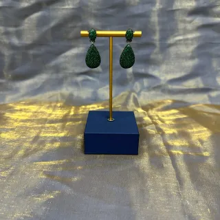 أقراط خضراء Pavé على شكل قطرة معلقة