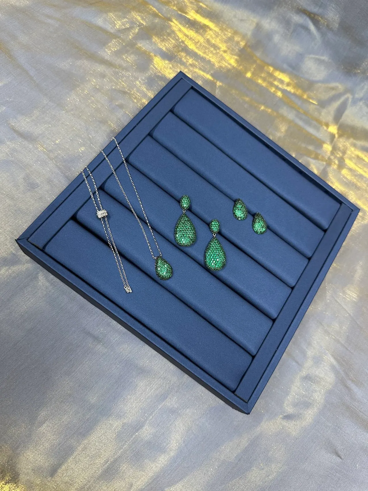 Green Pavé Teardrop Dangling Earrings 8