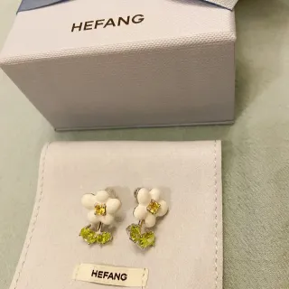 HEFANG أقراط ستاد مع زهور الإيمايل والأحجار الكريمة