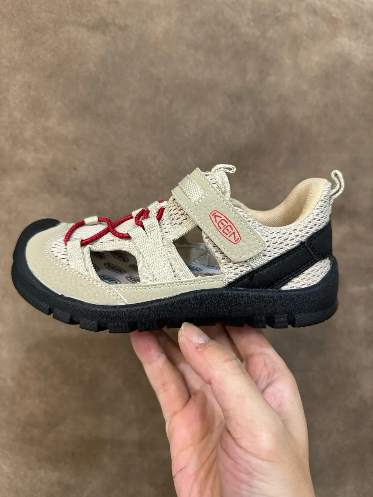 KEEN Black Beige Closed-Toe Hook-and-Loop Strap Casual Sandals 10
