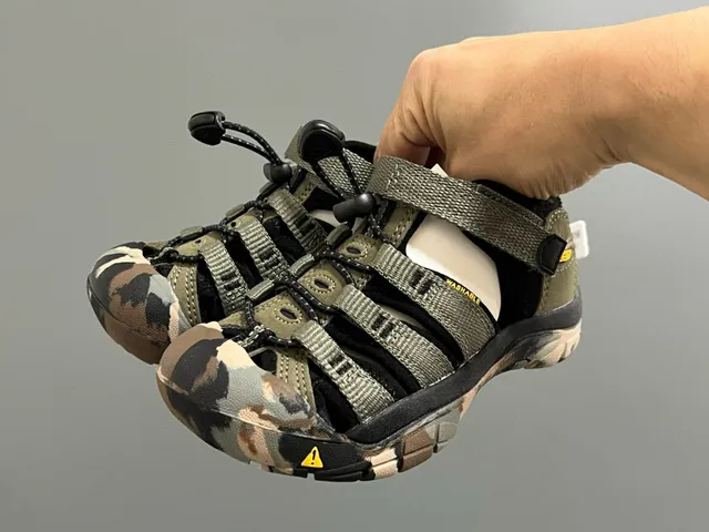 KEEN 绿色黑色 多带 脚趾护垫 休闲凉鞋 14