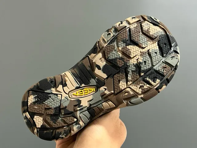 KEEN 绿色黑色 多带 脚趾护垫 休闲凉鞋 19