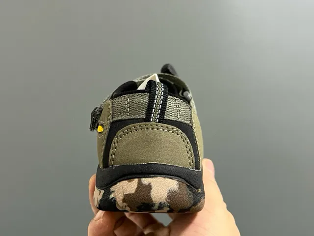 KEEN 绿色黑色 多带 脚趾护垫 休闲凉鞋 21
