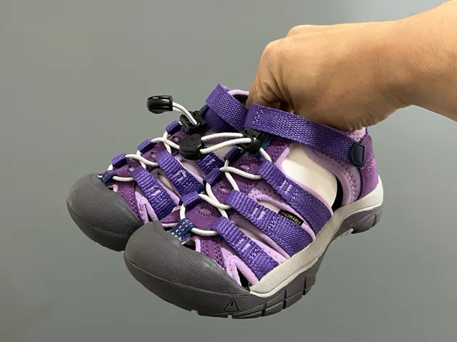 KEEN 绿色黑色 多带 脚趾护垫 休闲凉鞋 24