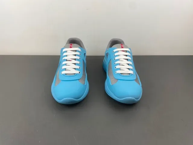 浅蓝灰色网孔面板运动鞋 8