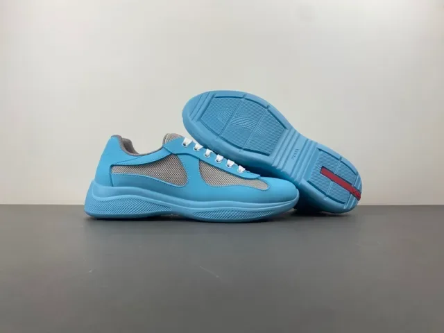 浅蓝灰色网孔面板运动鞋 9