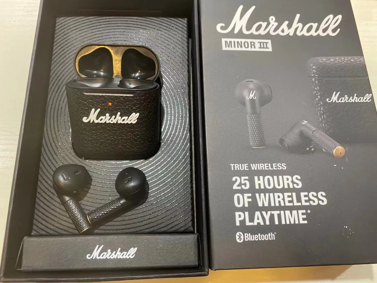 Marshall Black White Textured Stems Cursive Logo TWS Earbuds 5
