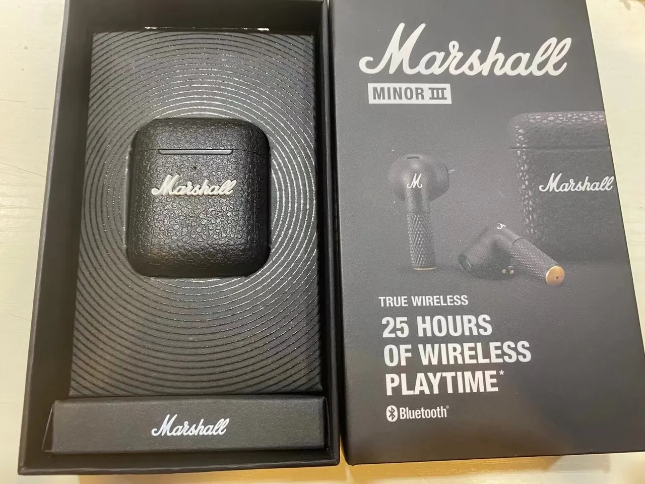 Marshall Black White Textured Stems Cursive Logo TWS Earbuds 6