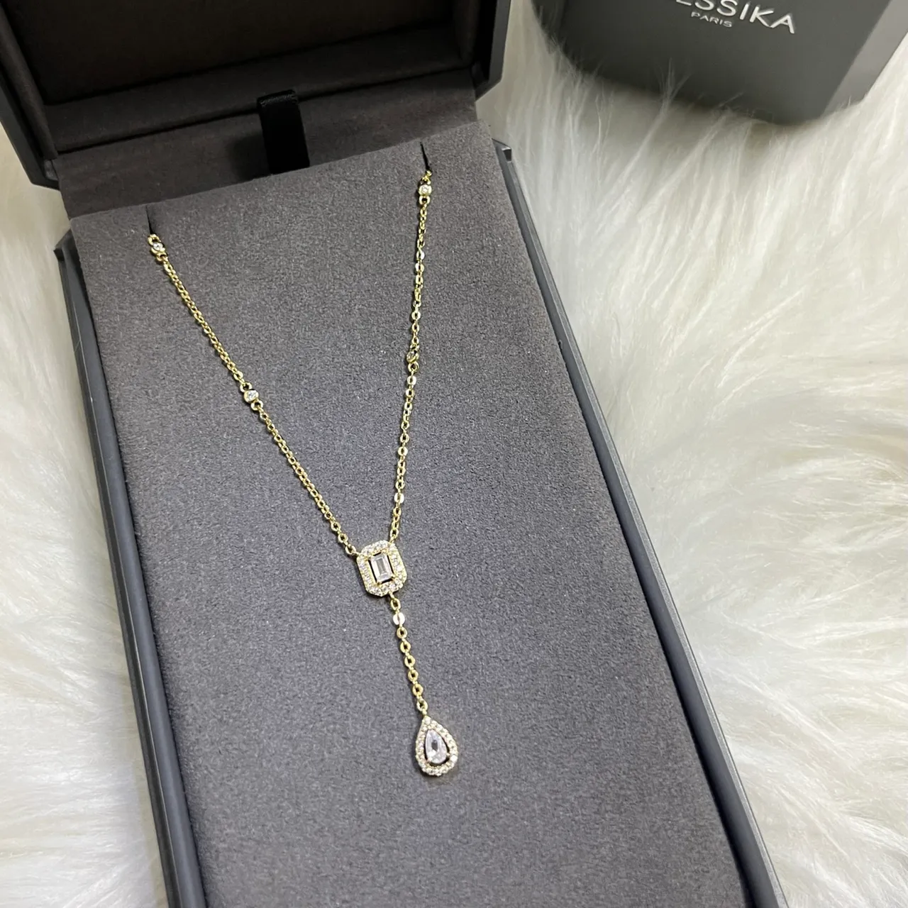 Messika Diamond Rectangular and Teardrop Pendant Necklace 3