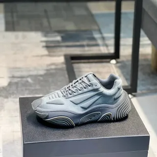 Sneakers chunky oversized low-top gris métallique monochrome