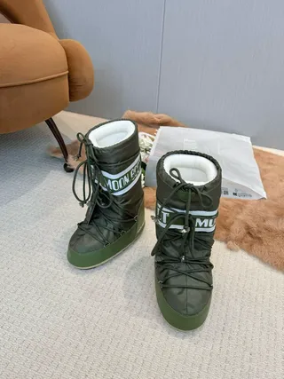 Moon Boot Classic Olive Green Botas de Neve Isoladas 3