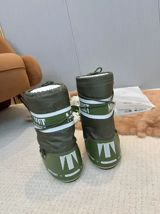 Moon Boot Classic Olive Green Botas de Neve Isoladas 5