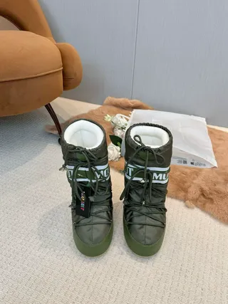 Moon Boot Classic Olive Green Botas de Neve Isoladas 8