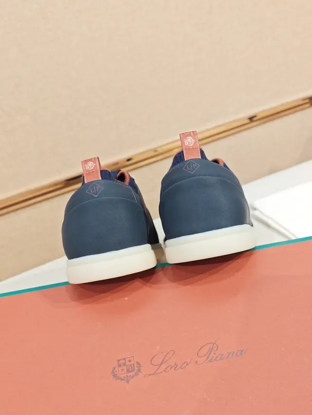 Navy Beige Low-Top Smooth Upper Sneakers 3