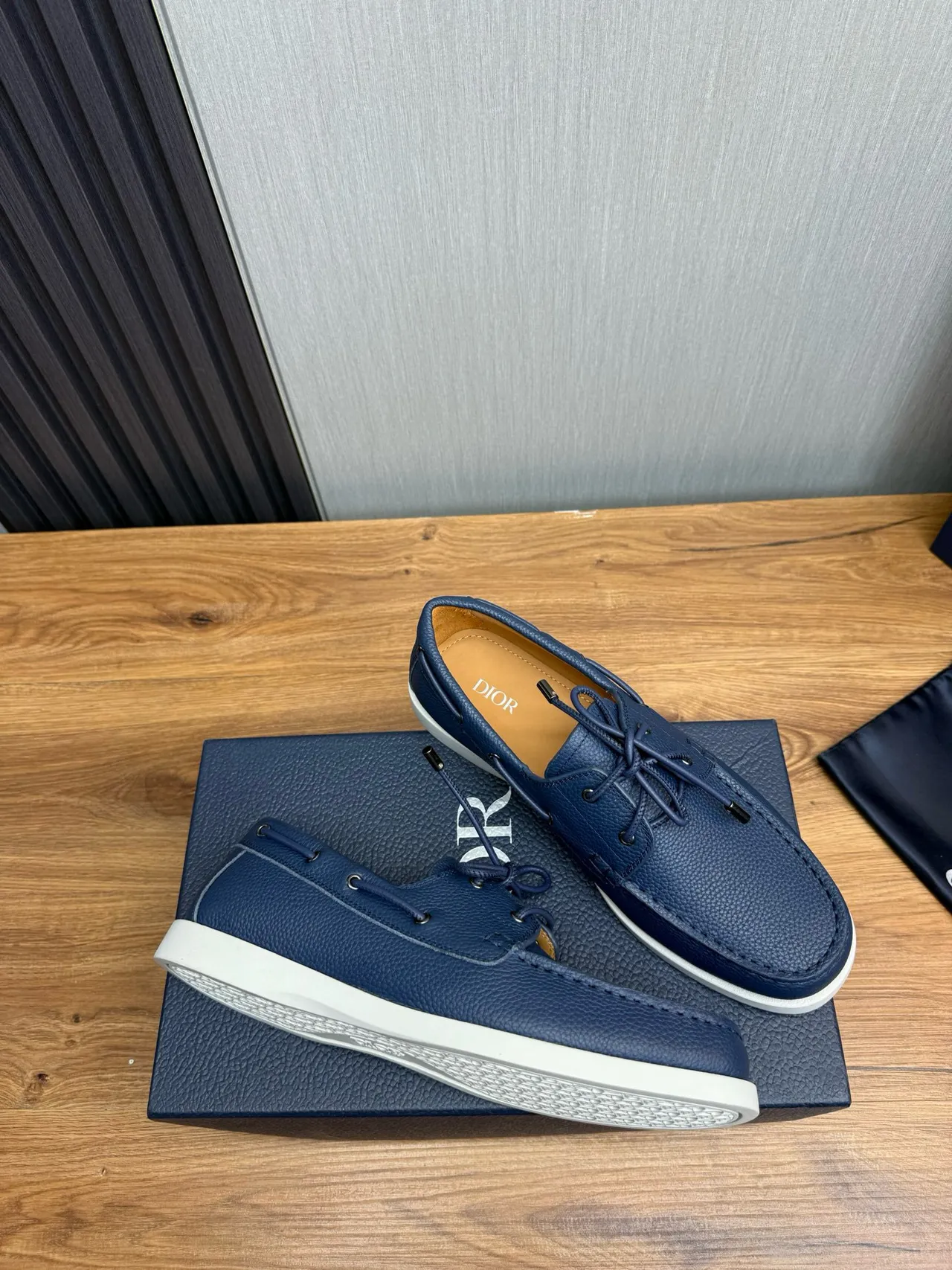 海军蓝白色粒面皮革 Moc-Toe 缝线船鞋 6
