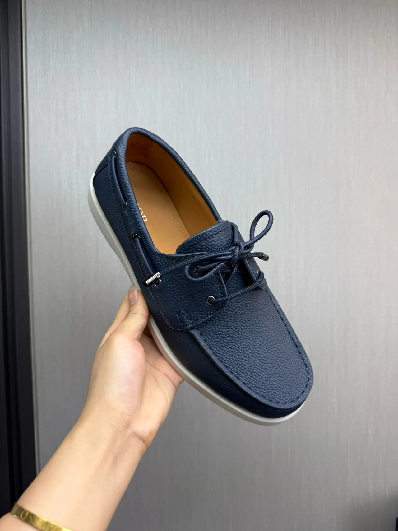 海军蓝白色粒面皮革 Moc-Toe 缝线船鞋 7