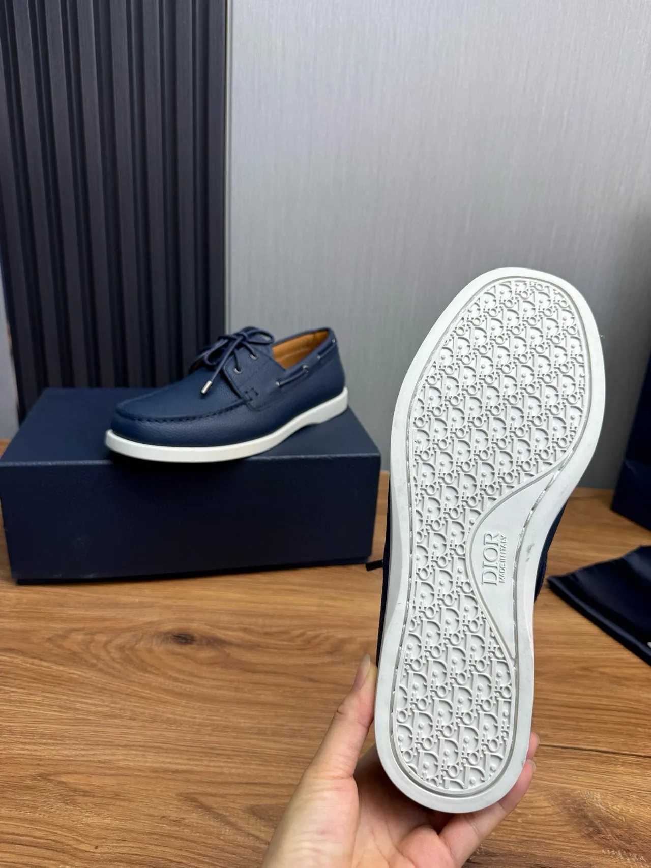 海军蓝白色粒面皮革 Moc-Toe 缝线船鞋 9