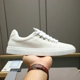 Off-White حذاء رياضي من السويد منخفض القدم مع قاعدة مسطحة