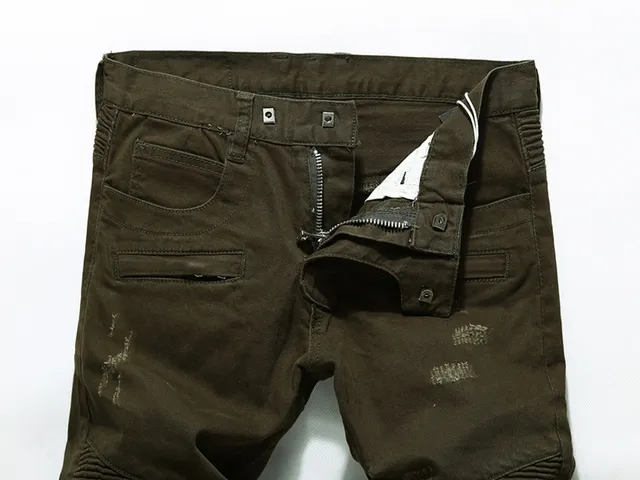 Pantalones oliva desgastados con rodilla acanalada reforzada 9