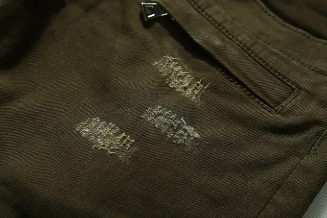 Pantalones oliva desgastados con rodilla acanalada reforzada 10