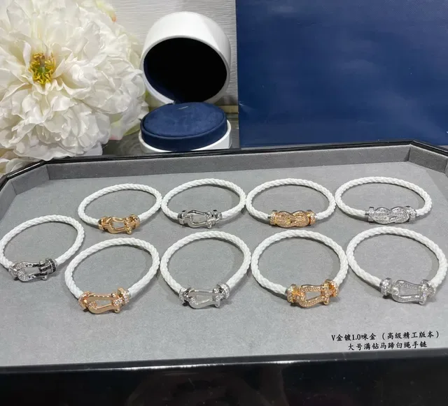 Bracelets en corde blanche Pavé-Set Horseshoe-Clasp 4