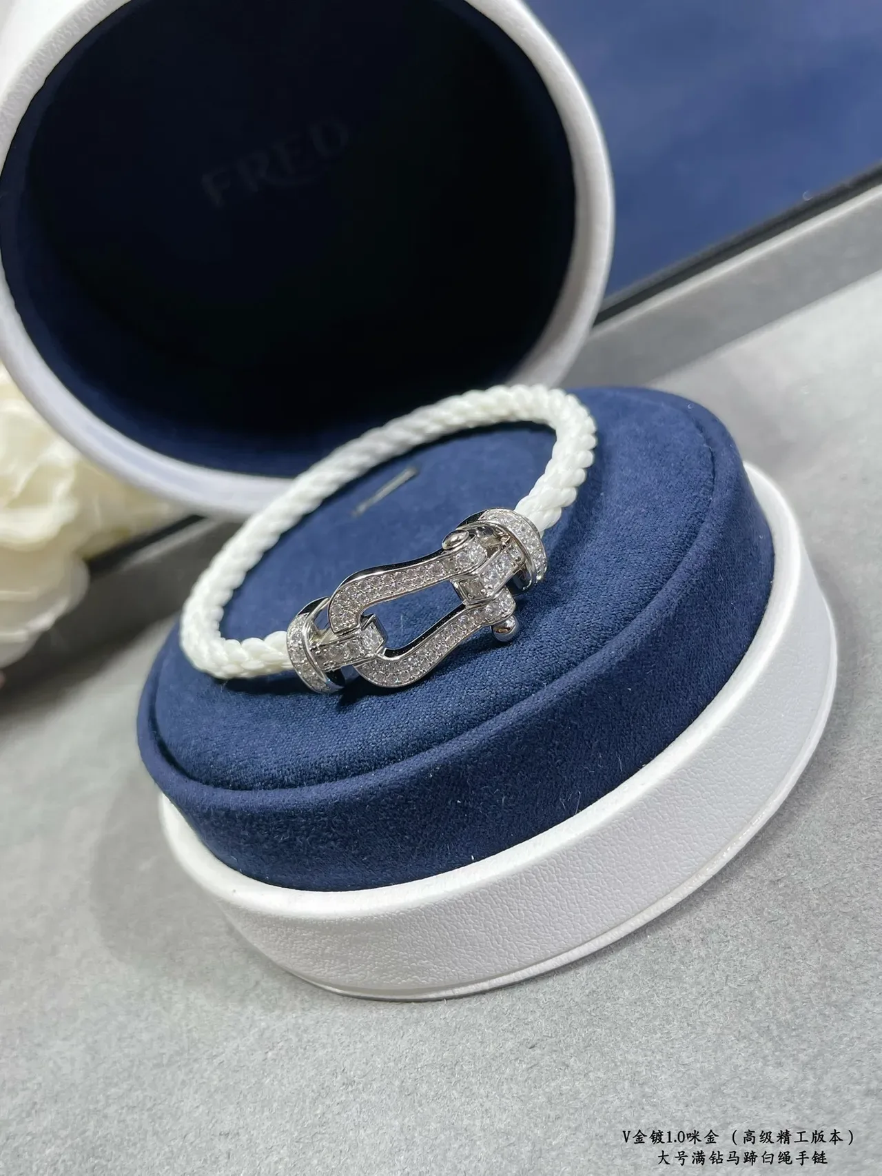 Bracelets en corde blanche Pavé-Set Horseshoe-Clasp 7