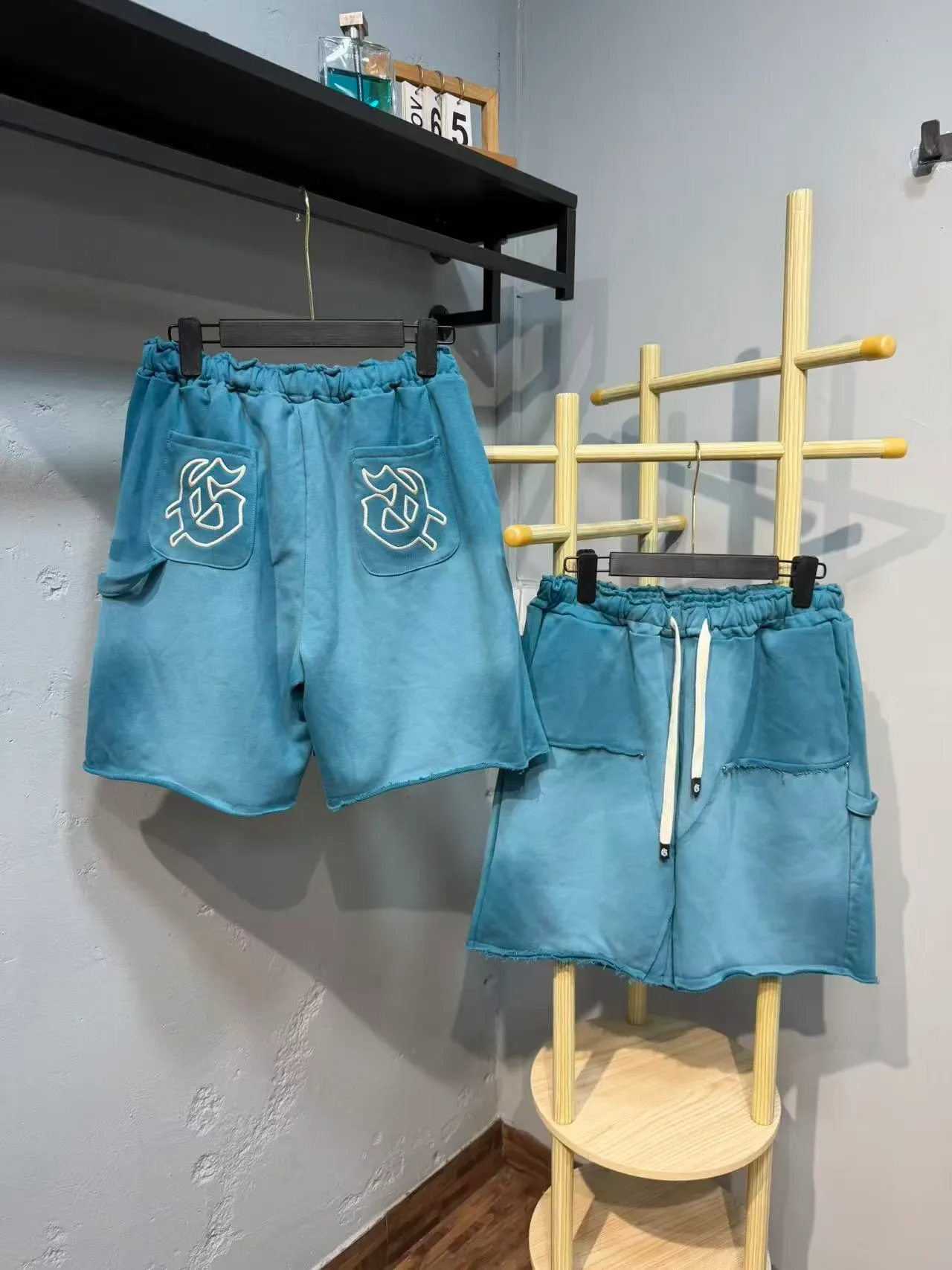 Shorts morado y azul con cintura elástica y bolsillos de parche 13