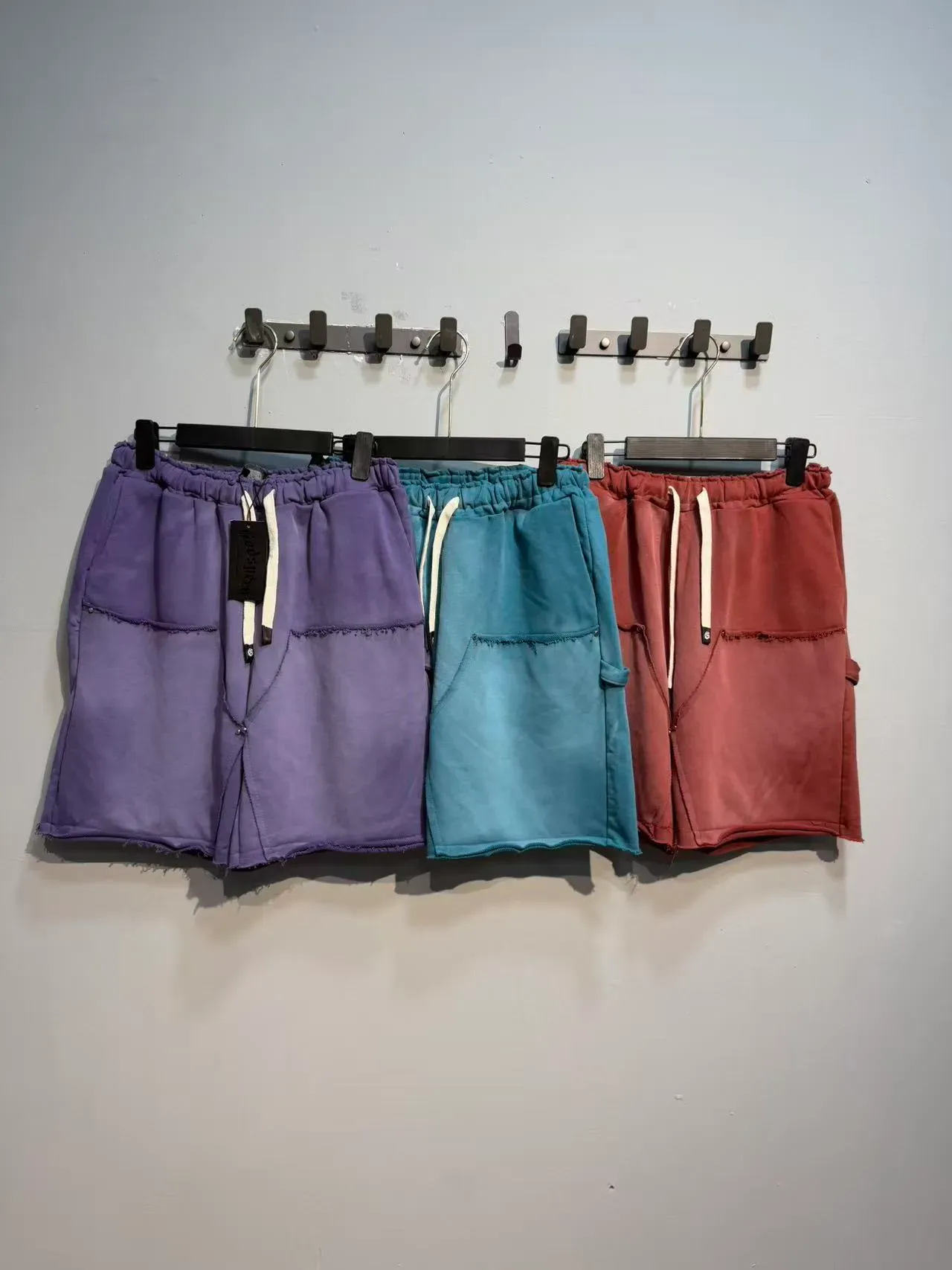 Shorts morado y azul con cintura elástica y bolsillos de parche 16