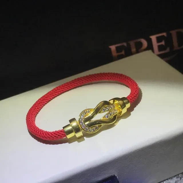 Bracelet en cordon tressé rouge et noir avec fermoir métallique de style nœud 6