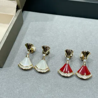 Brincos de ouro vermelho em forma de leque com pavé