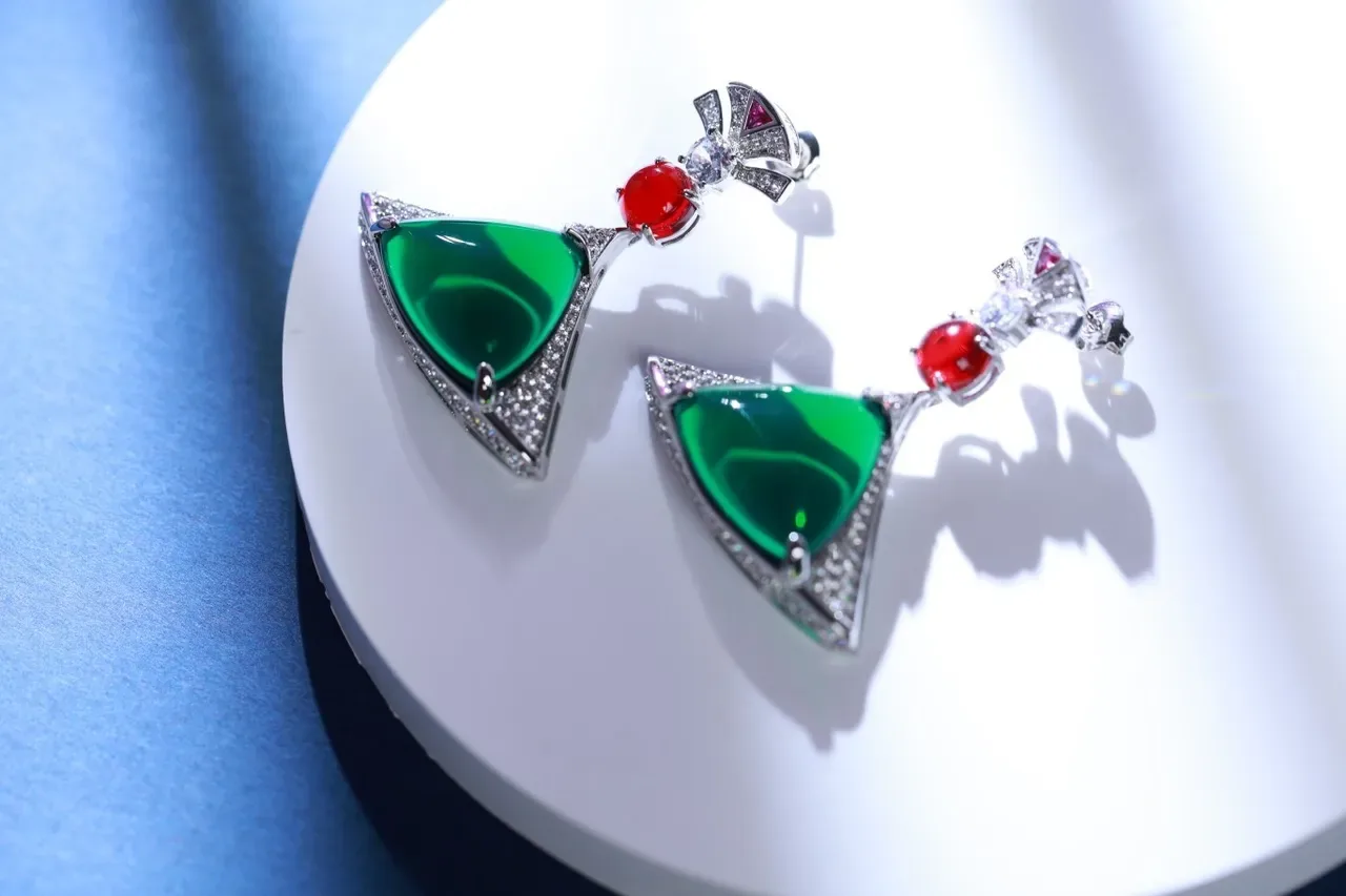 Red Green Geometric Fan Motif Pavé Diamond Accents Necklace 2