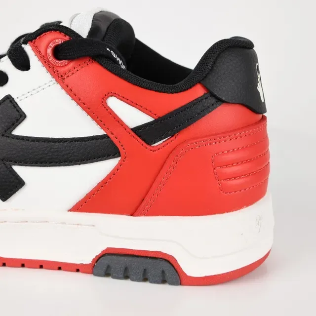 Rouge Blanc et Noir Logo Flèche Sneakers Lifestyle 4