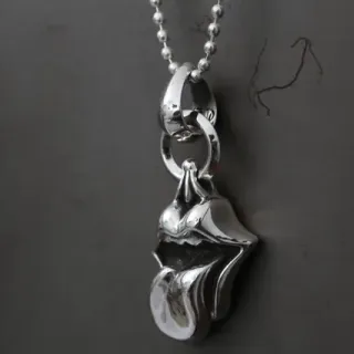 Collier en argent poli haut avec motif sculptural à bouche ouverte