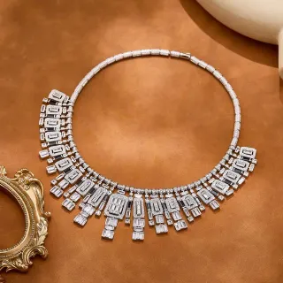 Collier Bib-Style Multi-Niveaux Argent et Noir