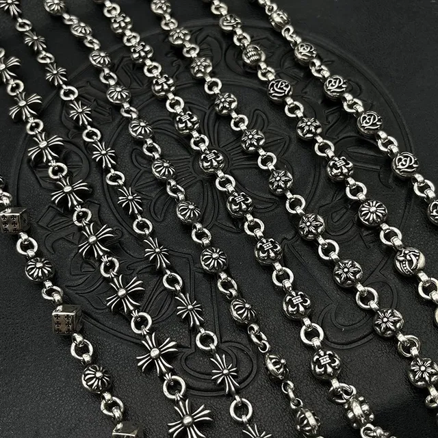 Silver Black Rose-Embossed Spherical Links Polished Necklace 5